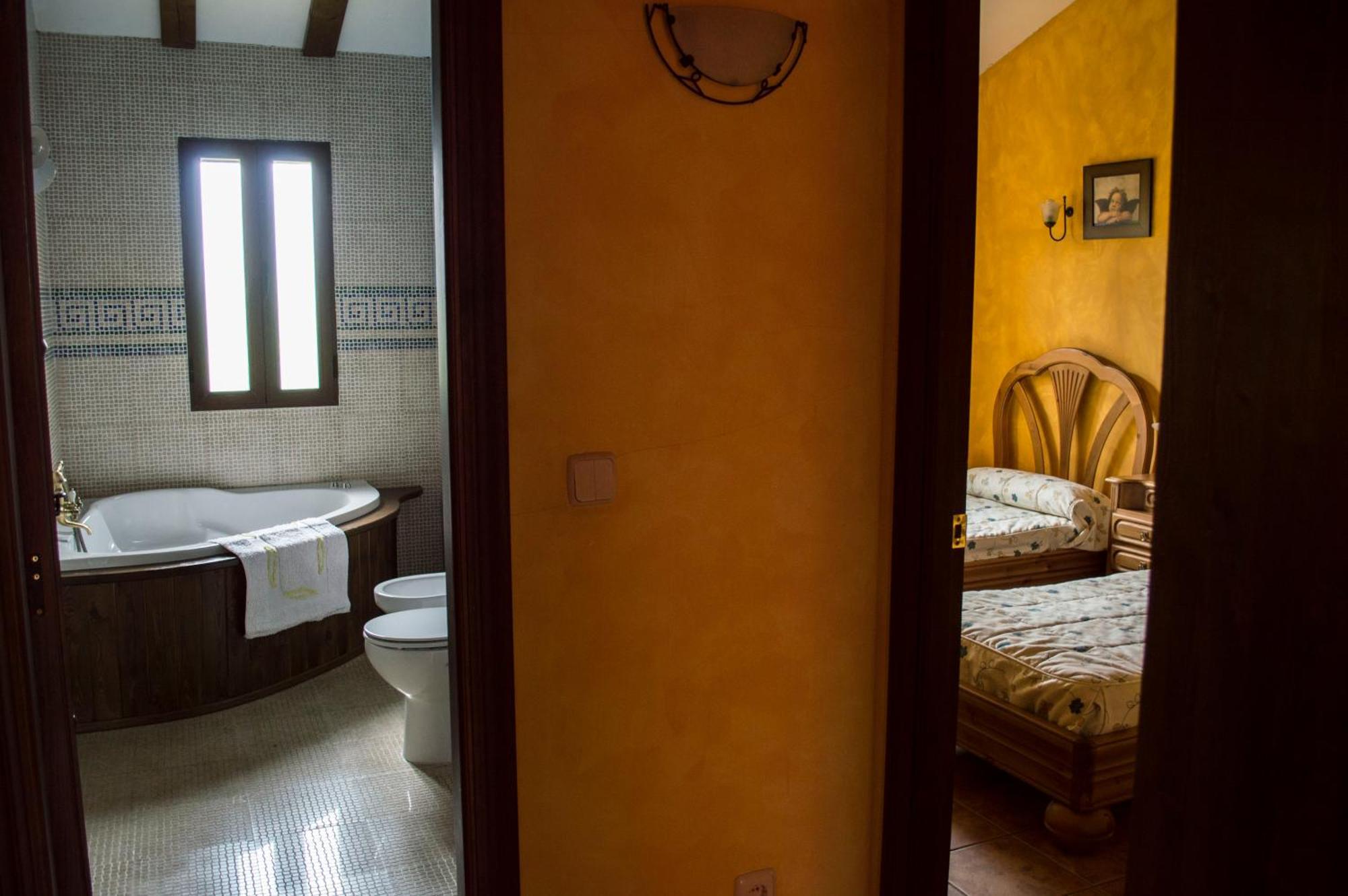 Apartamentos Rurales Alvado Tamajon Exterior photo