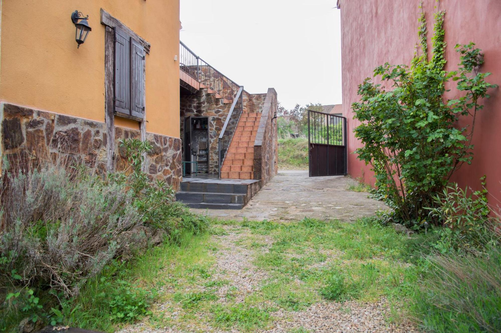 Apartamentos Rurales Alvado Tamajon Exterior photo