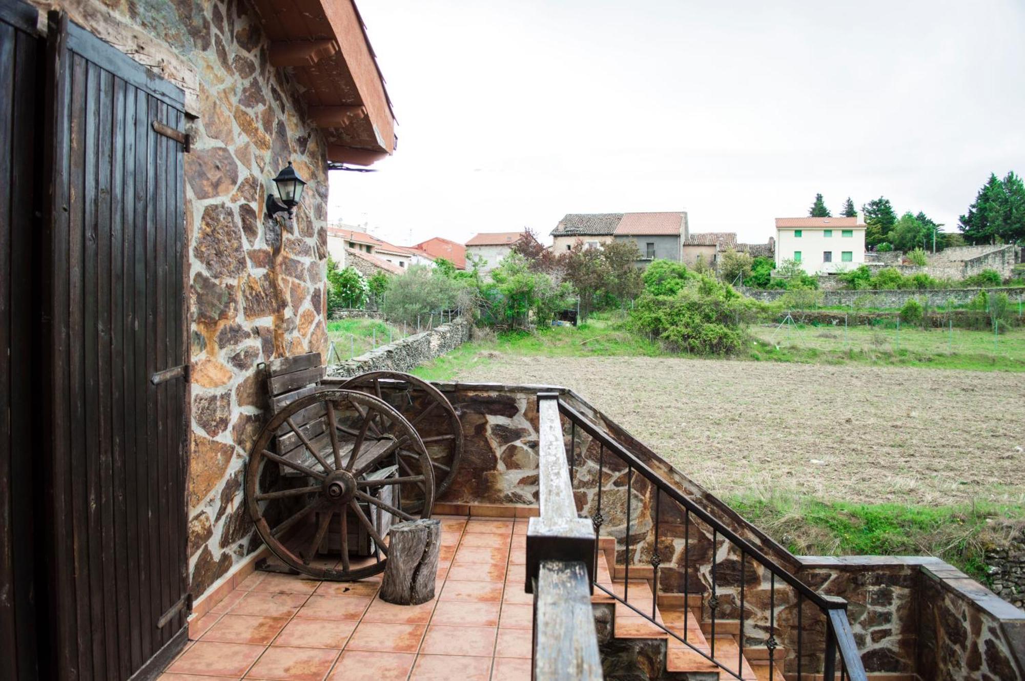 Apartamentos Rurales Alvado Tamajon Exterior photo